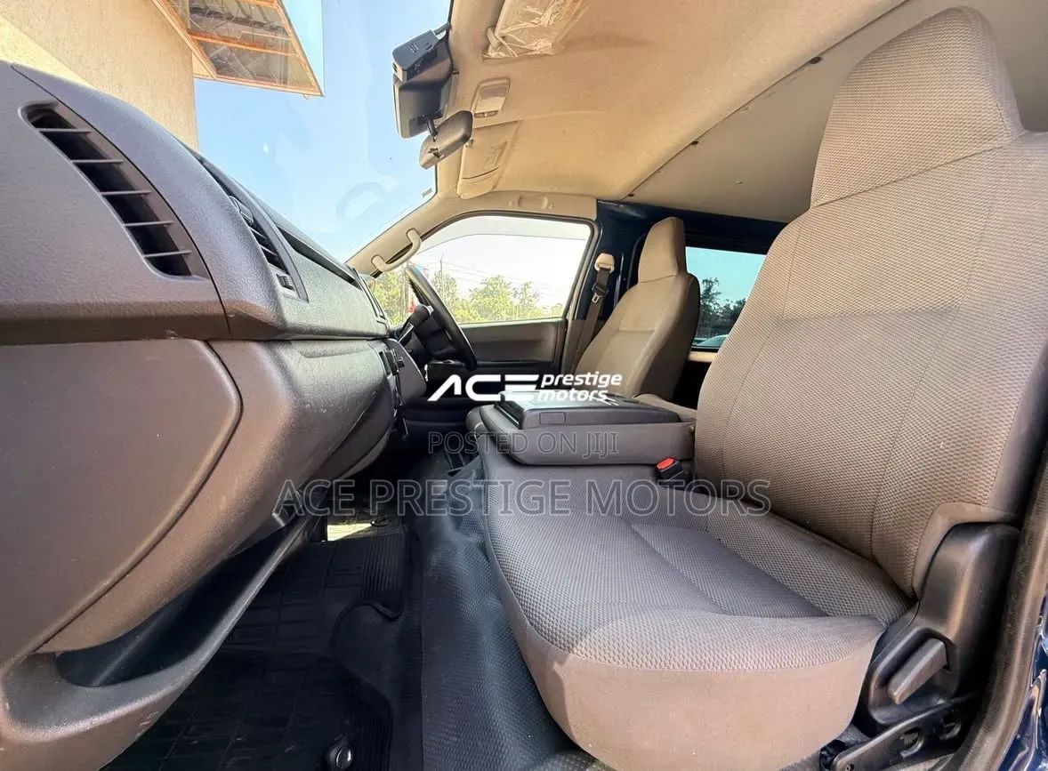 Toyota HiAce 2018 Blue