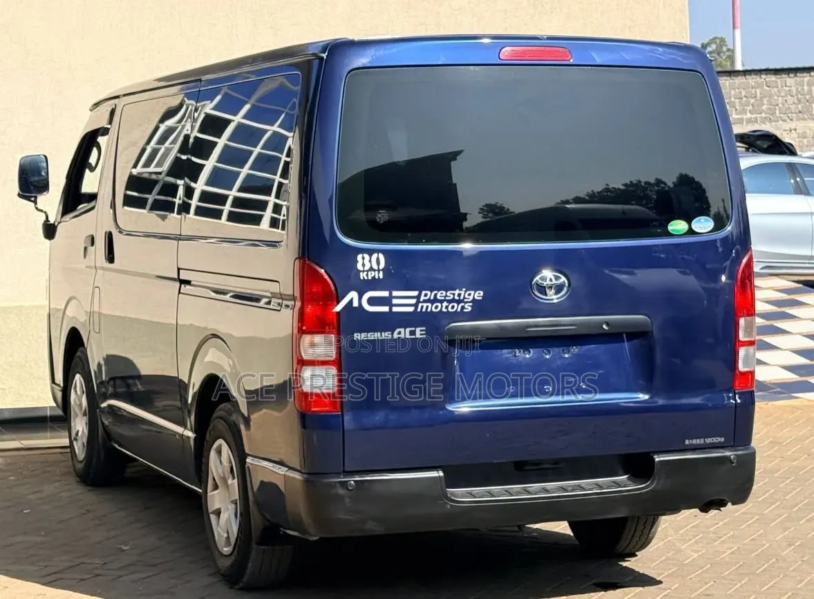 Toyota HiAce 2018 Blue