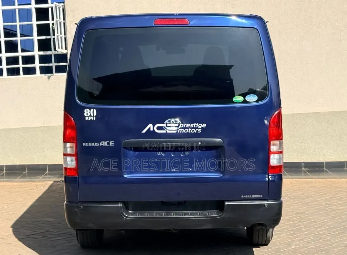 Toyota HiAce 2018 Blue