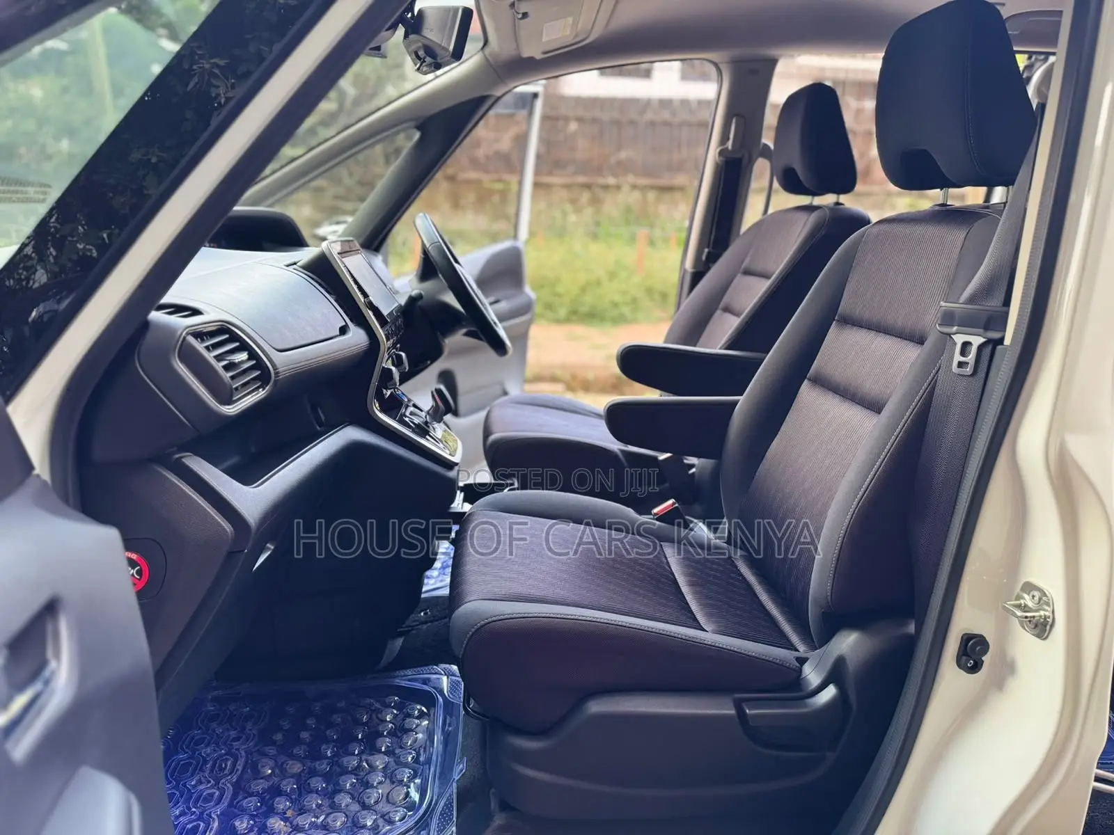 Nissan Serena 2019 White