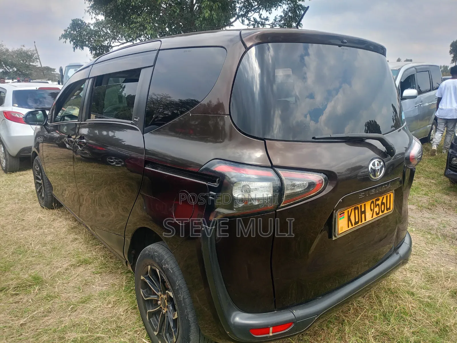 Toyota Sienta 2016 Brown