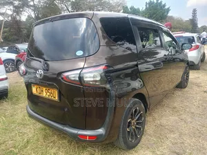 Toyota Sienta 2016 Brown