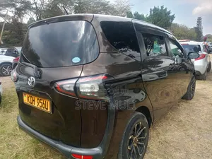 Toyota Sienta 2016 Brown