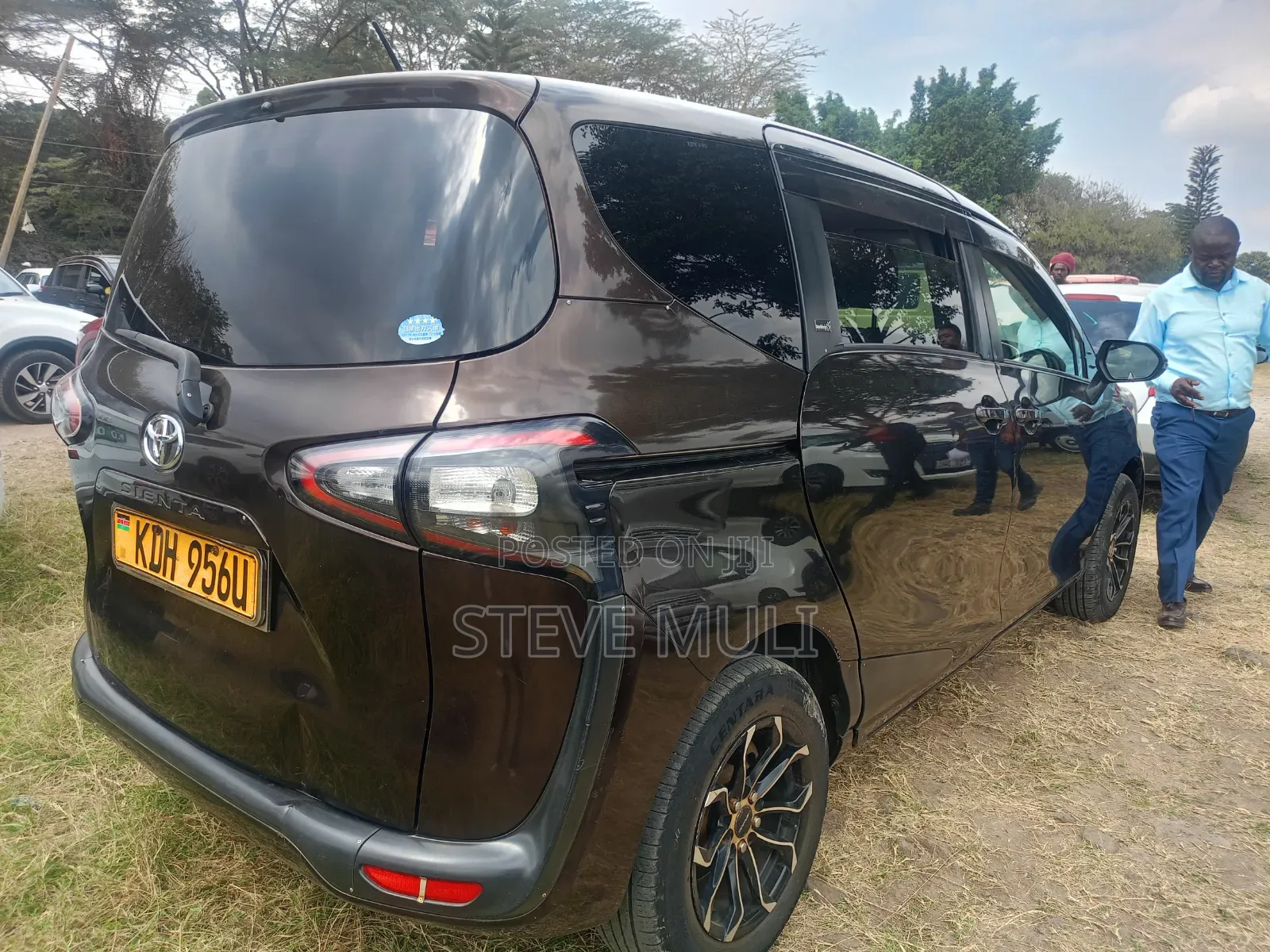 Toyota Sienta 2016 Brown