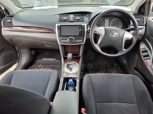 Toyota Premio 2014 Silver