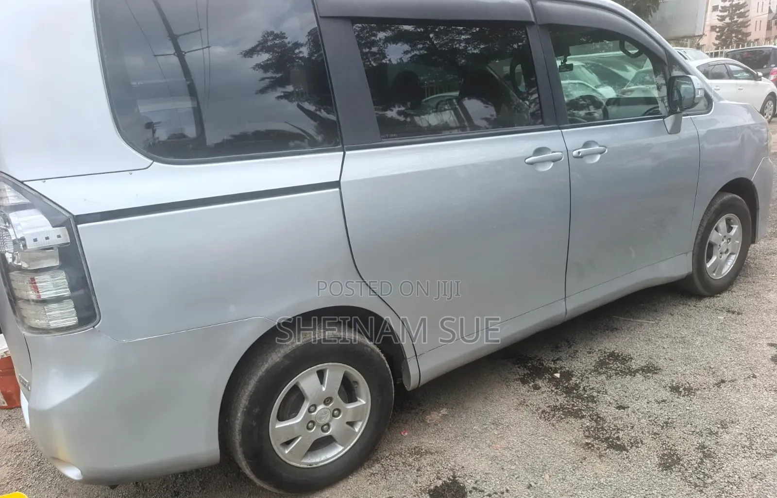 Toyota Voxy 2012 Silver