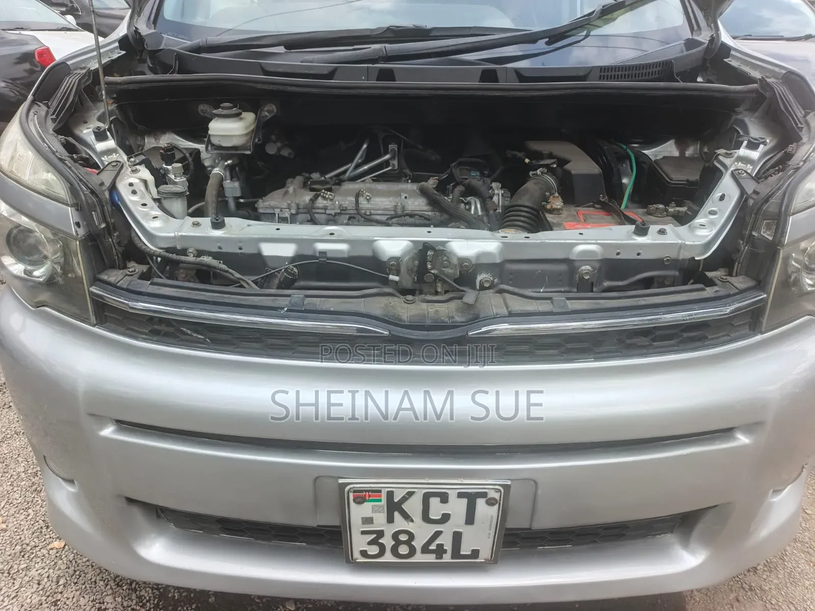 Toyota Voxy 2012 Silver