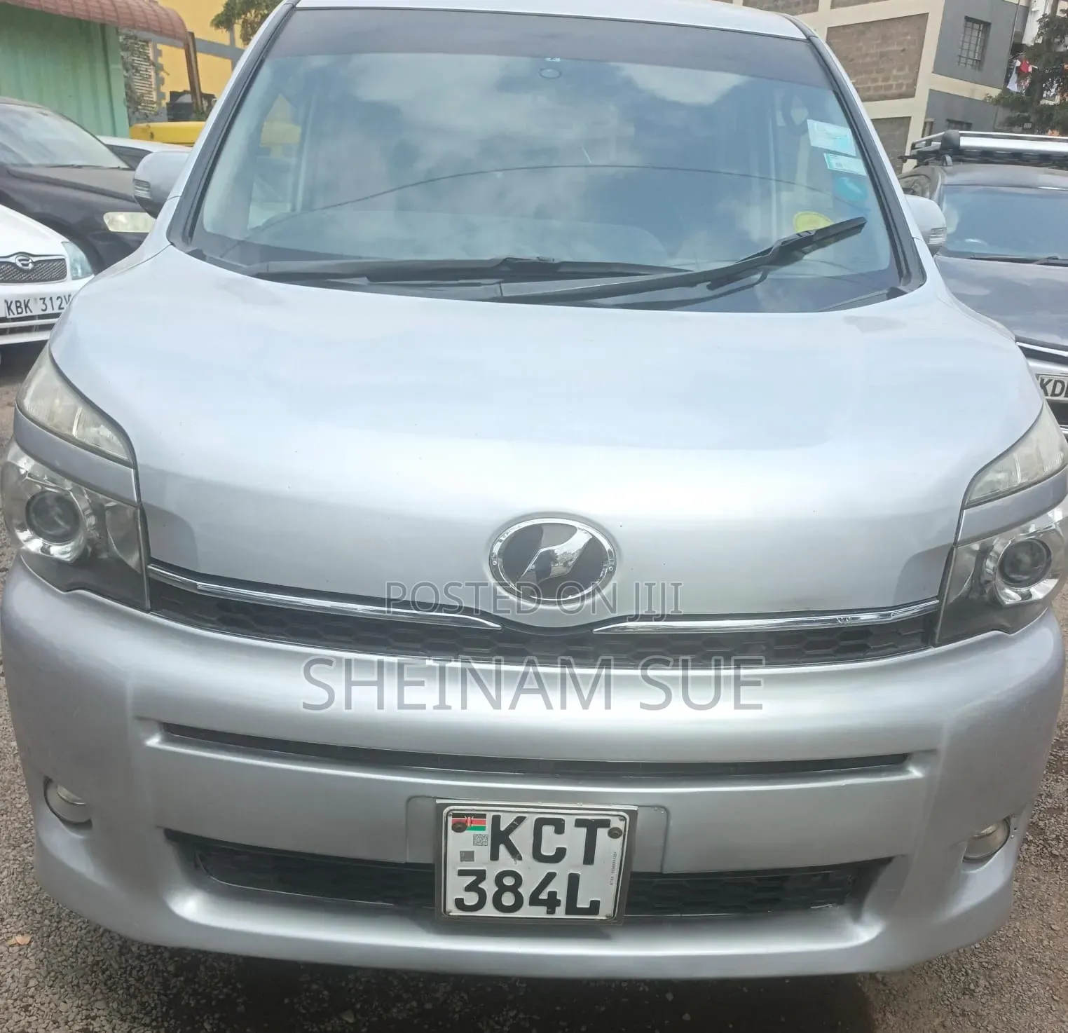 Toyota Voxy 2012 Silver