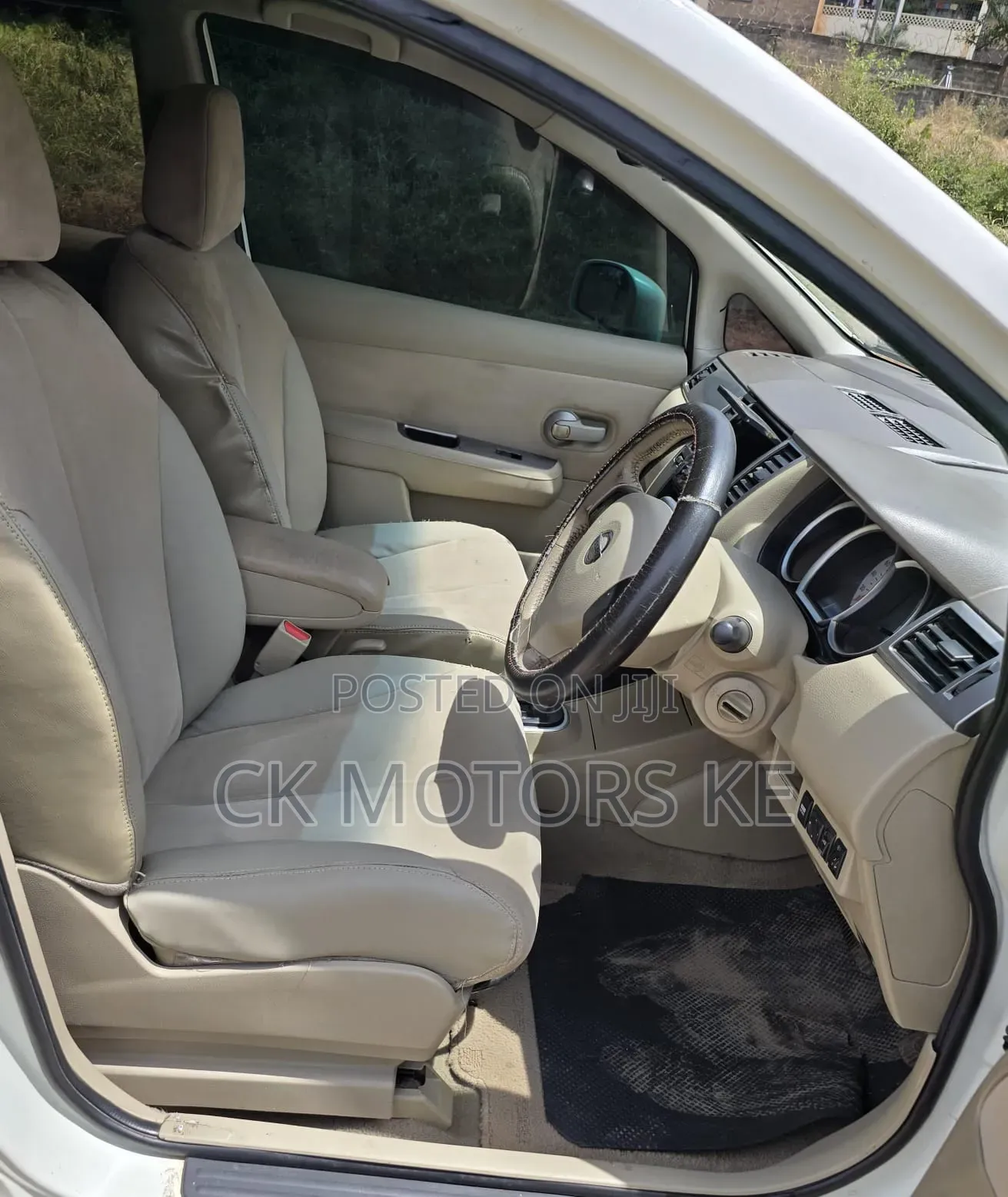 Nissan Tiida 2011 White