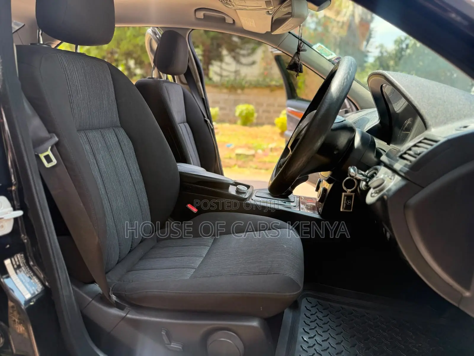 Mercedes-Benz C200 2009 Black