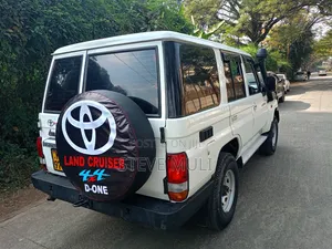 Toyota Land Cruiser 2008 White