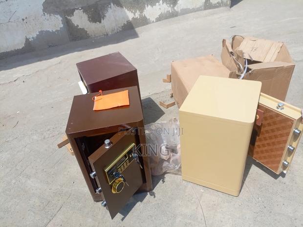 Fireproof and Safe Box - thumbnail 2