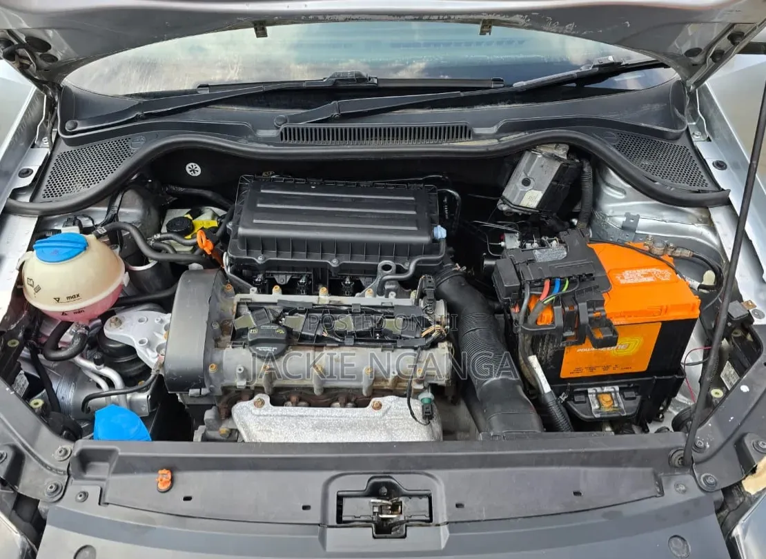 Volkswagen Polo 2011 Silver
