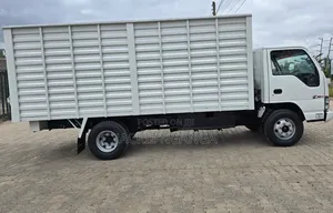 Isuzu NPR Local 2018 White