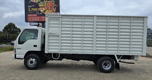 Isuzu NPR Local 2018 White - thumbnail 5