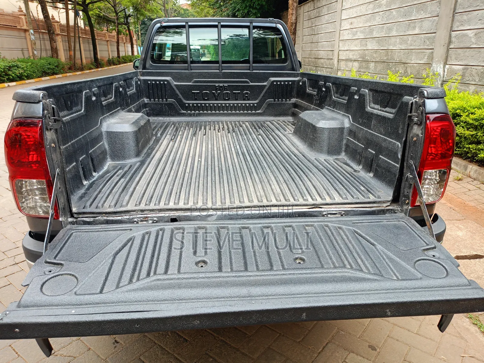 Toyota Hilux 2016 Gray