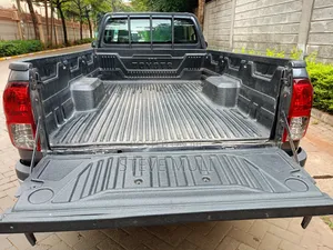 Toyota Hilux 2016 Gray