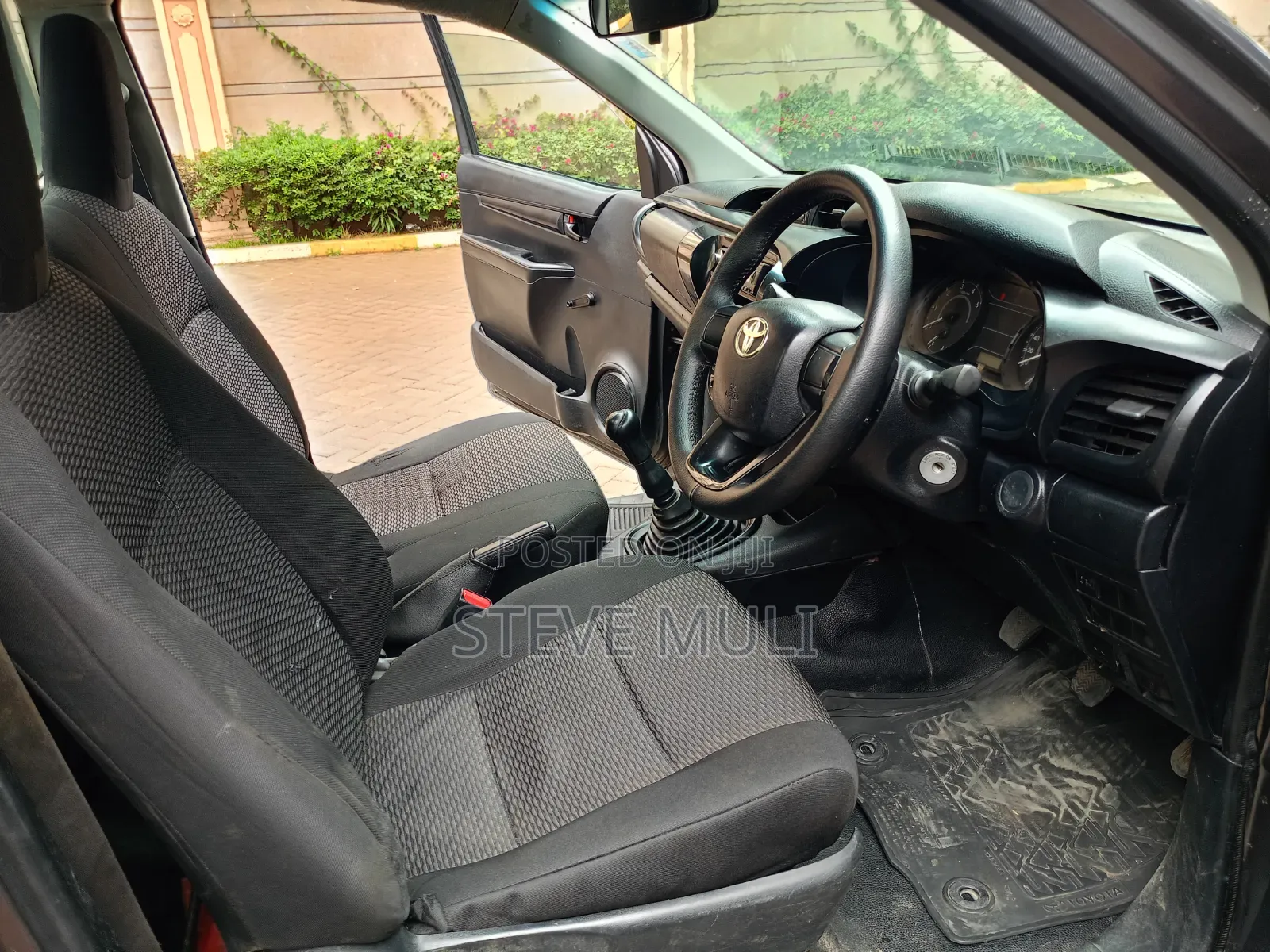 Toyota Hilux 2016 Gray