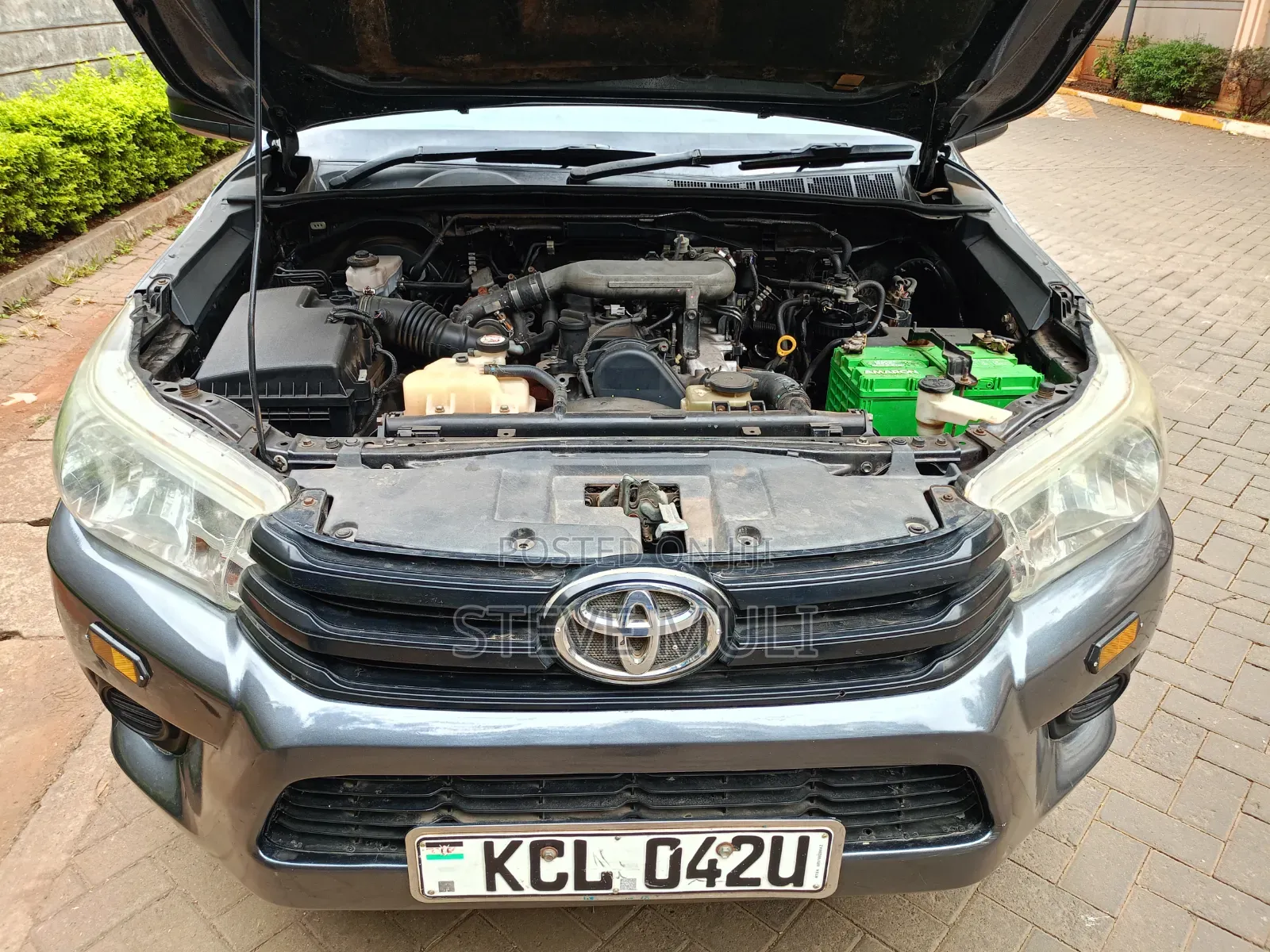 Toyota Hilux 2016 Gray