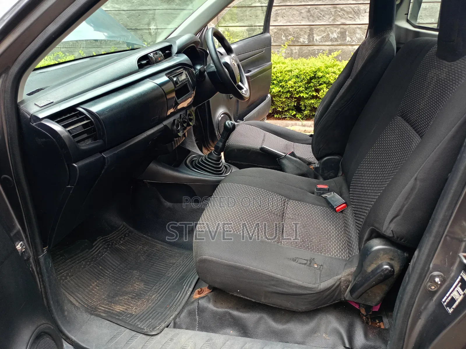 Toyota Hilux 2016 Gray
