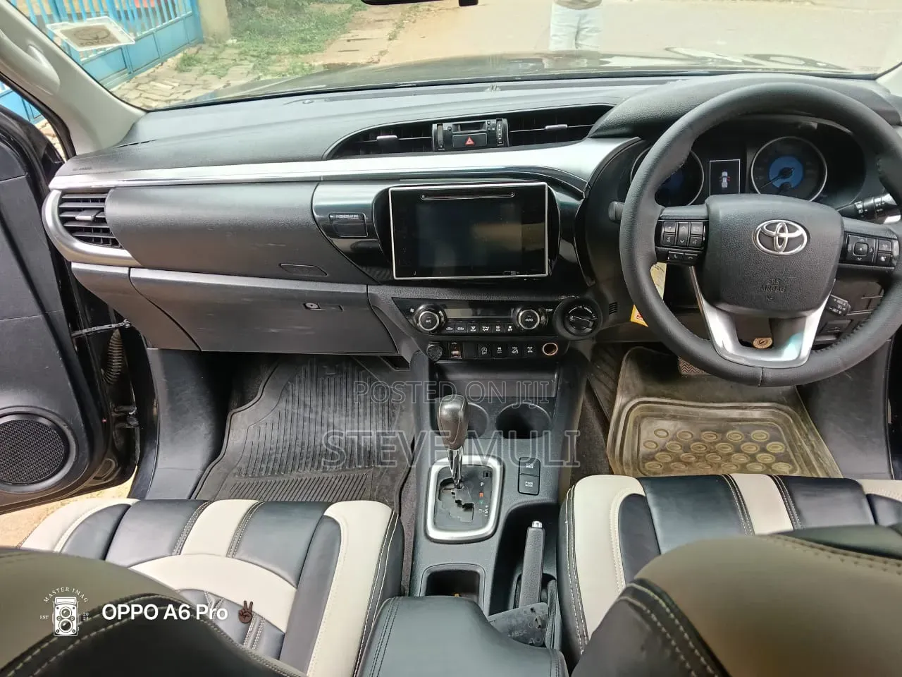 Toyota Hilux 2016 Black