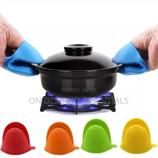 2Pc Kitchen Silicone Heat Resistant Gloves - main view