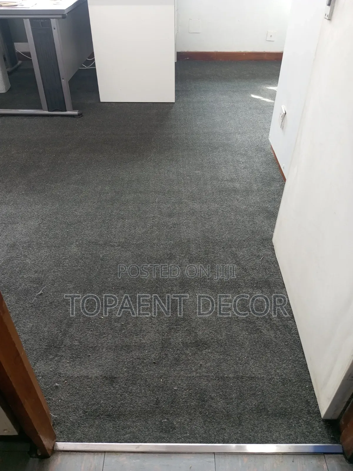 Warm and Classy Look Vip House Wall to Wall Carpets