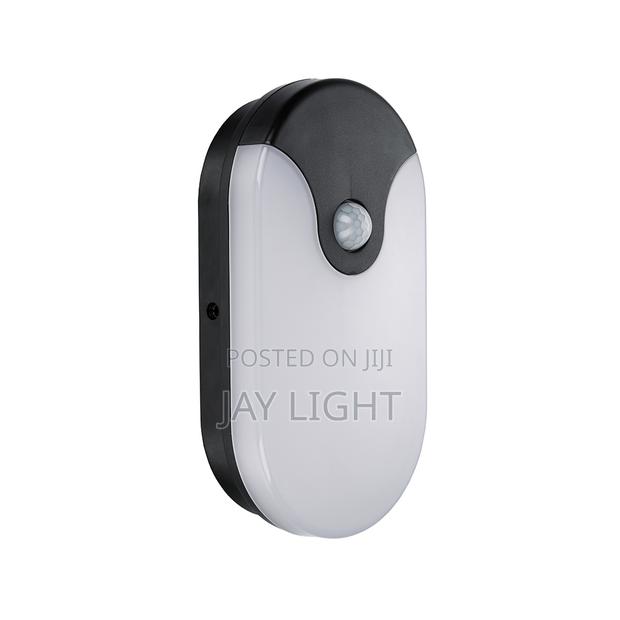 Modern Outdoor Waterproof Bathroom Bulkheads Light With Sensor