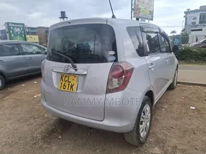 Toyota Ractis 2010 Silver