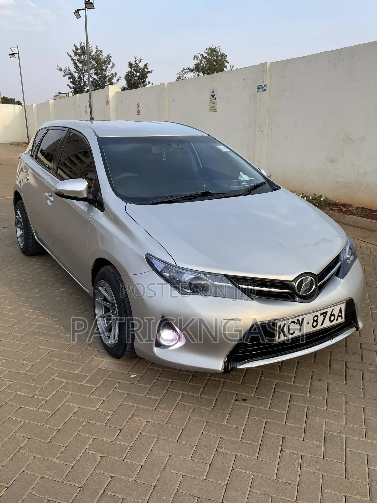 Toyota Auris 2012 Silver