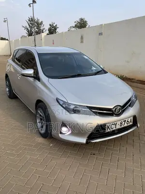 Toyota Auris 2012 Silver