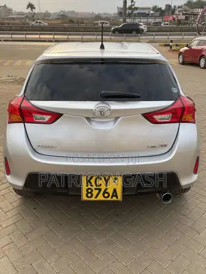 Toyota Auris 2012 Silver