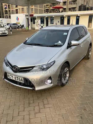 Toyota Auris 2012 Silver