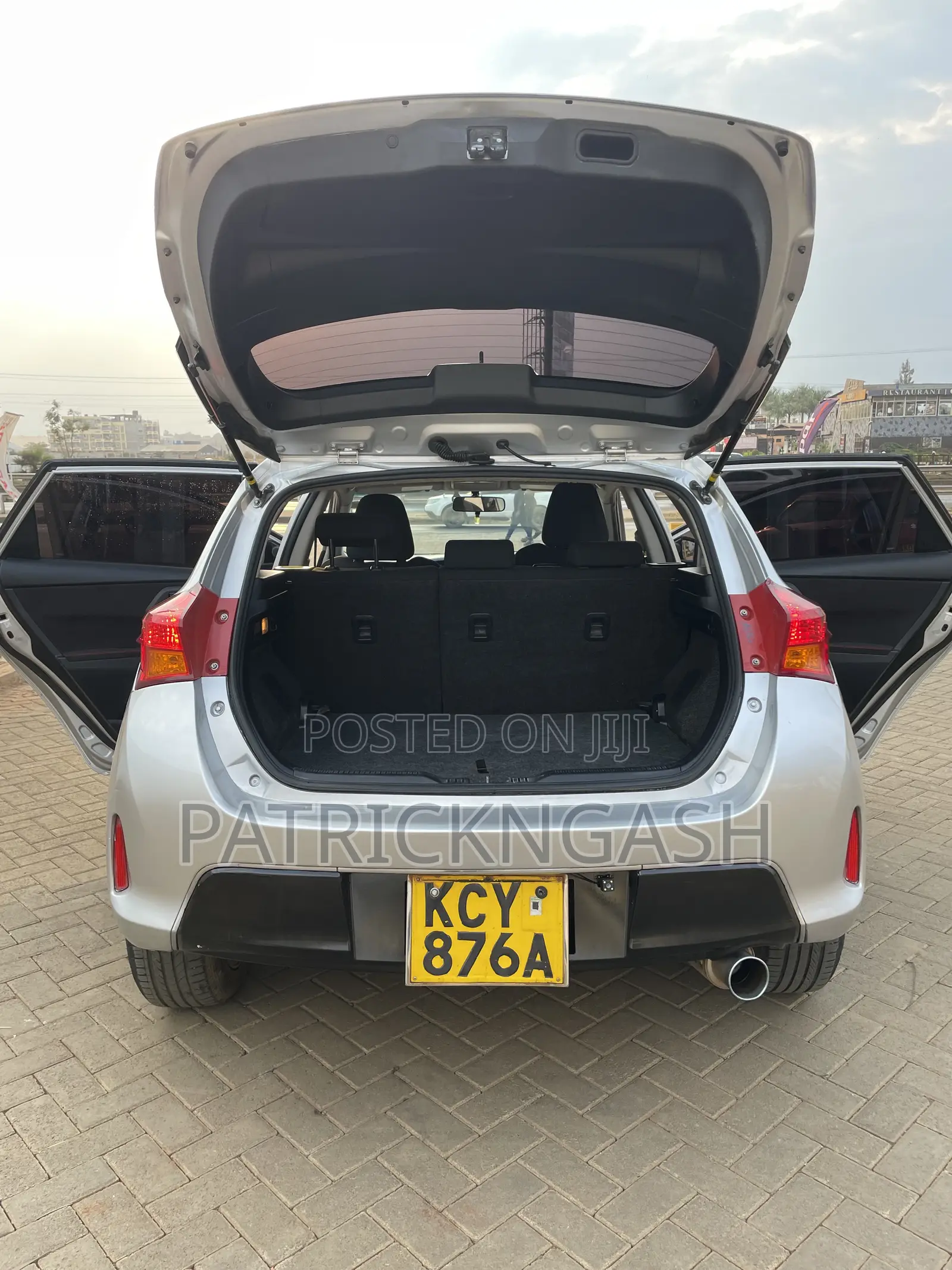 Toyota Auris 2012 Silver