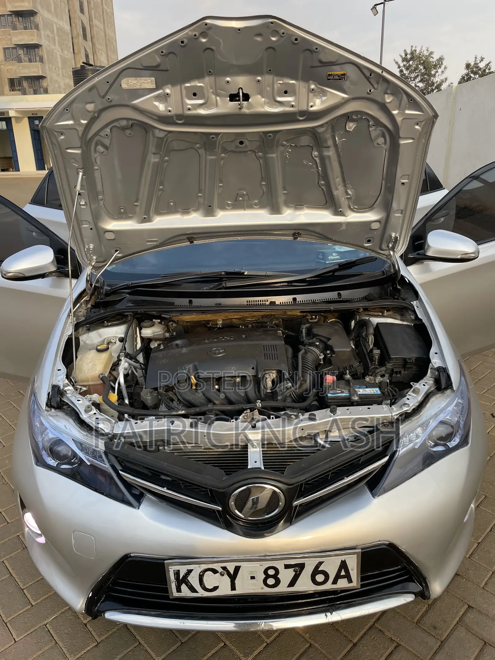 Toyota Auris 2012 Silver