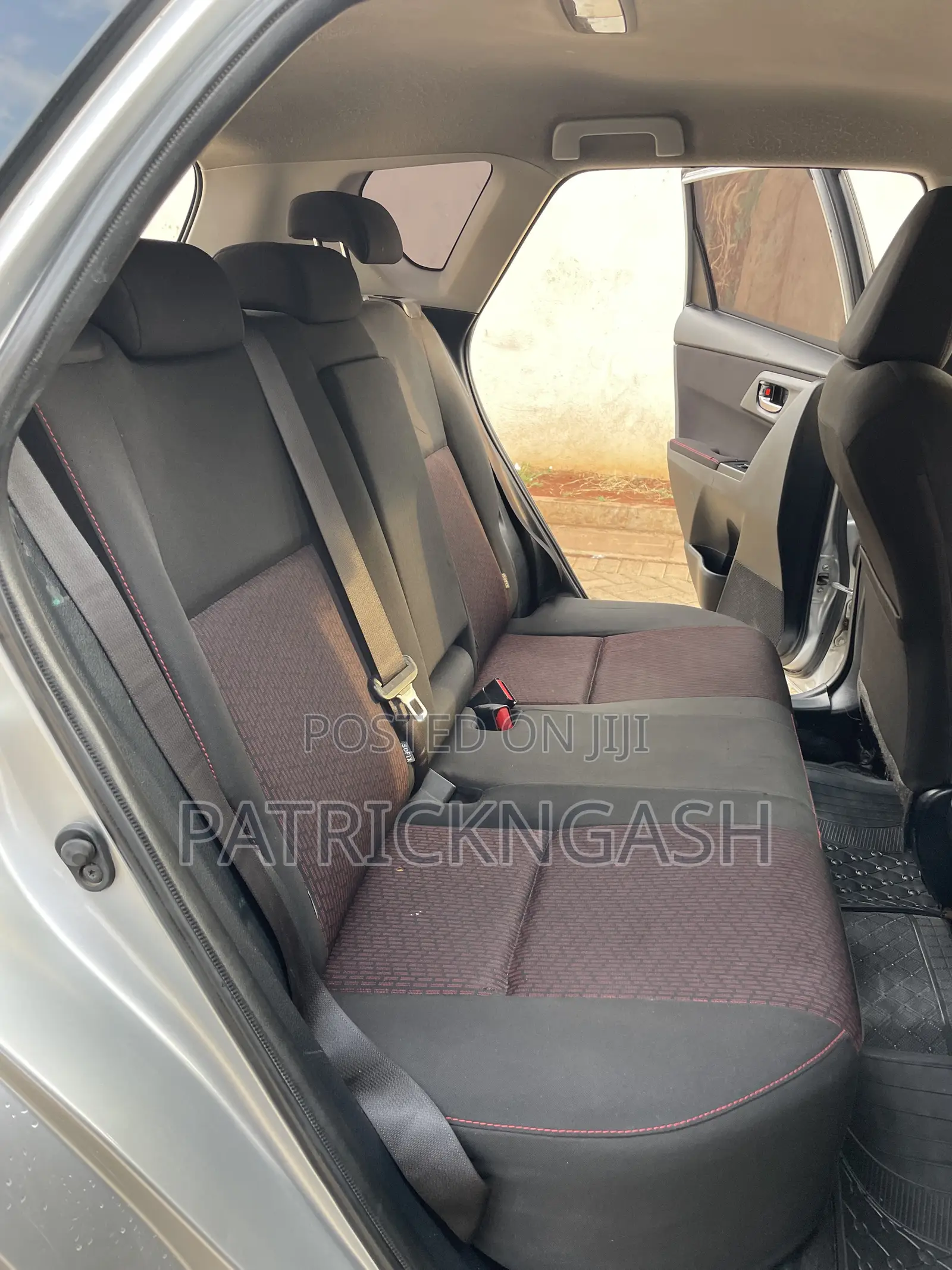 Toyota Auris 2012 Silver