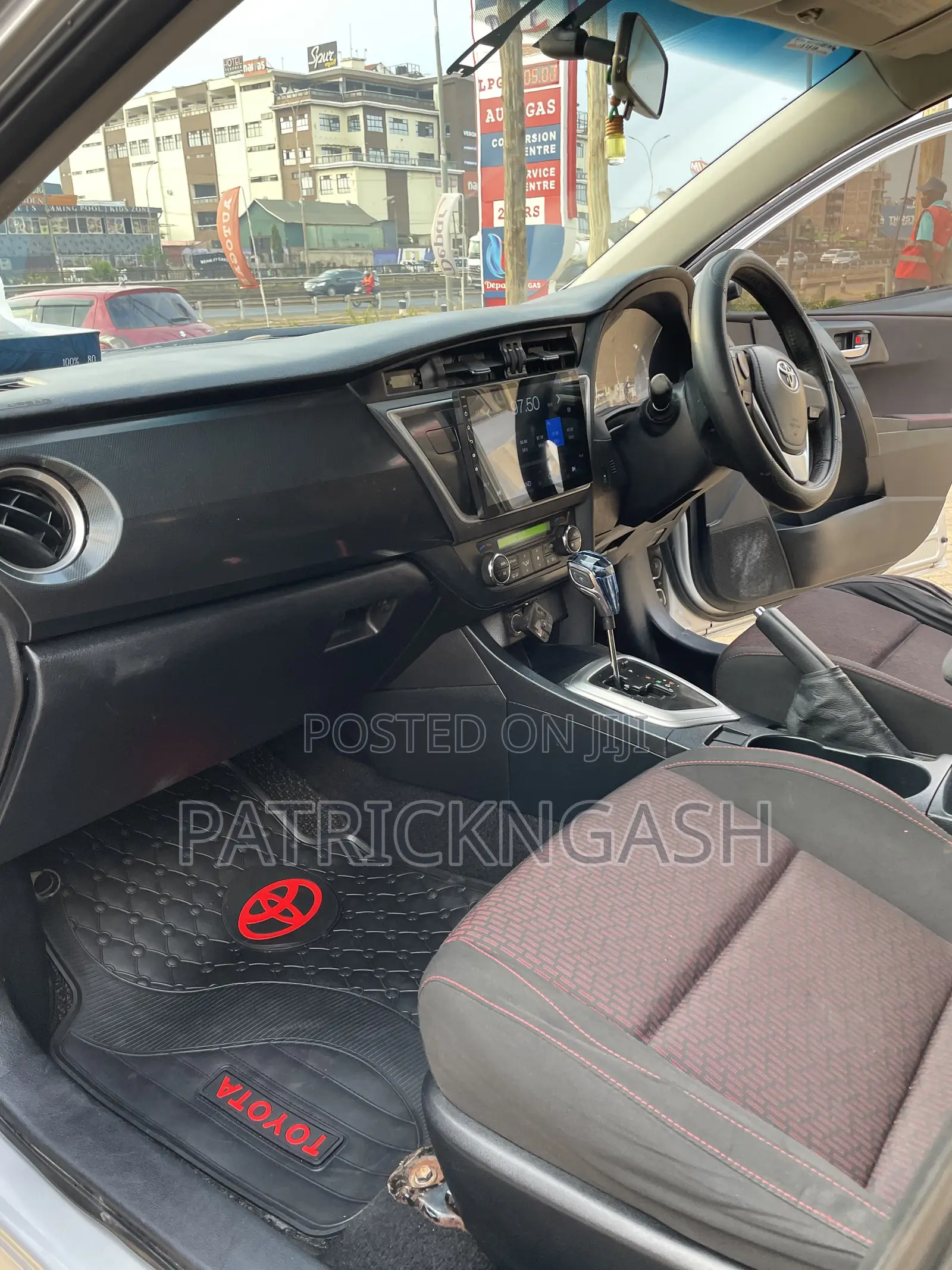 Toyota Auris 2012 Silver