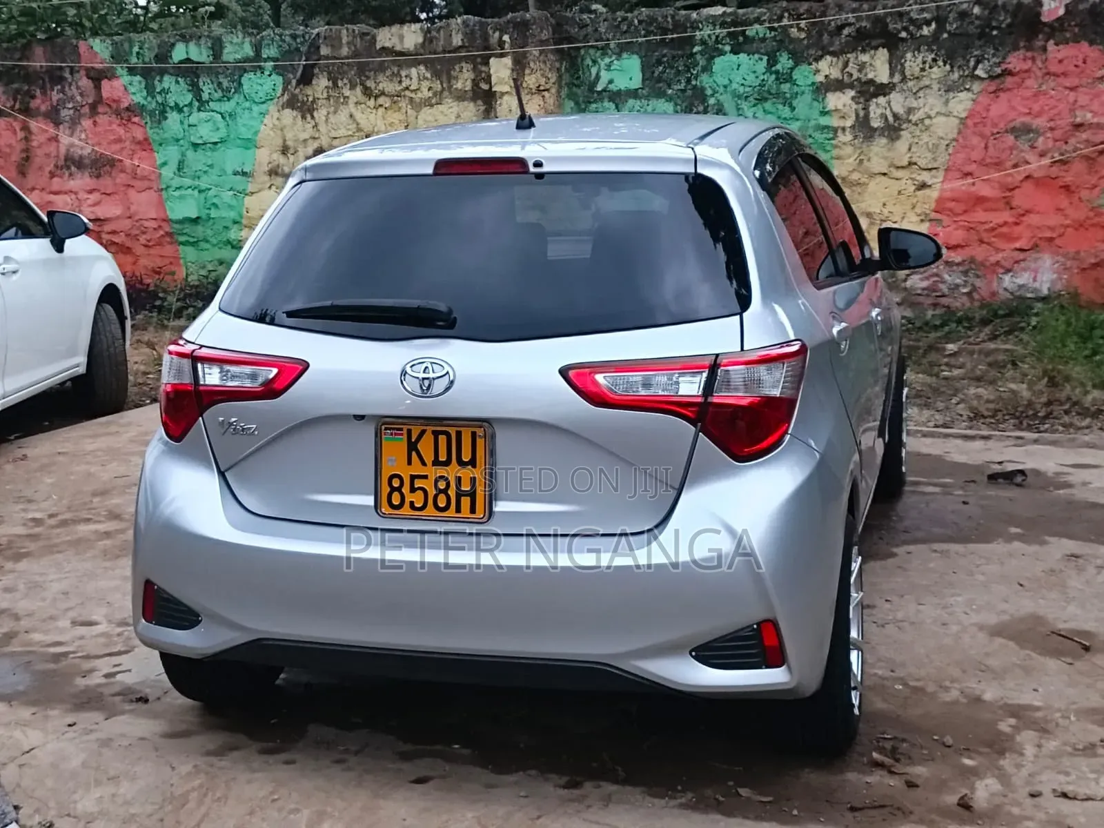 Toyota Vitz 2018 Silver