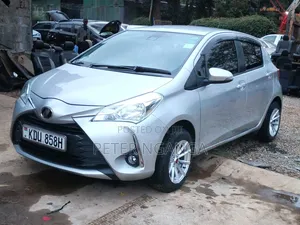 Toyota Vitz 2018 Silver