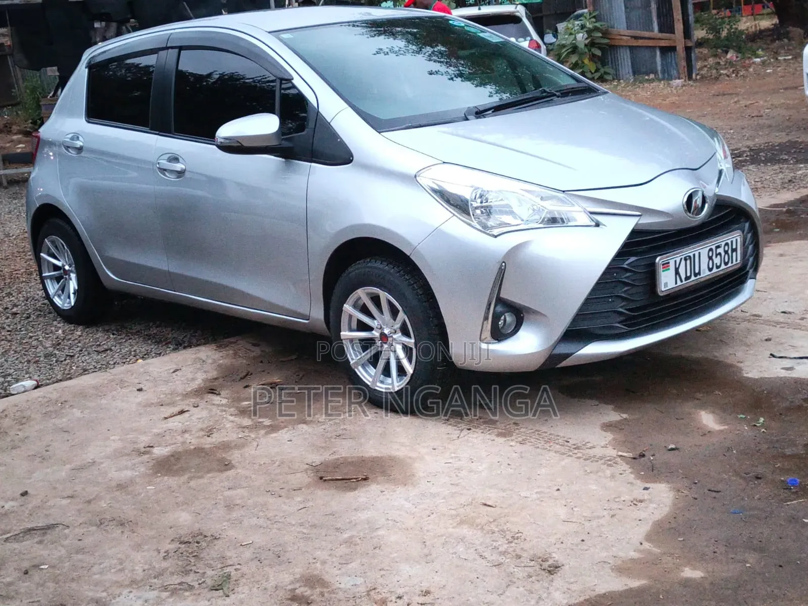 Toyota Vitz 2018 Silver
