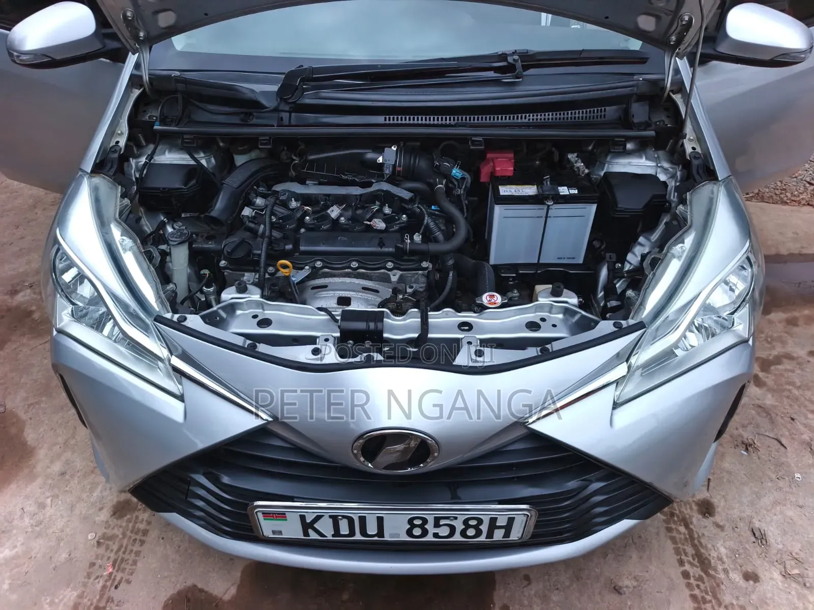 Toyota Vitz 2018 Silver