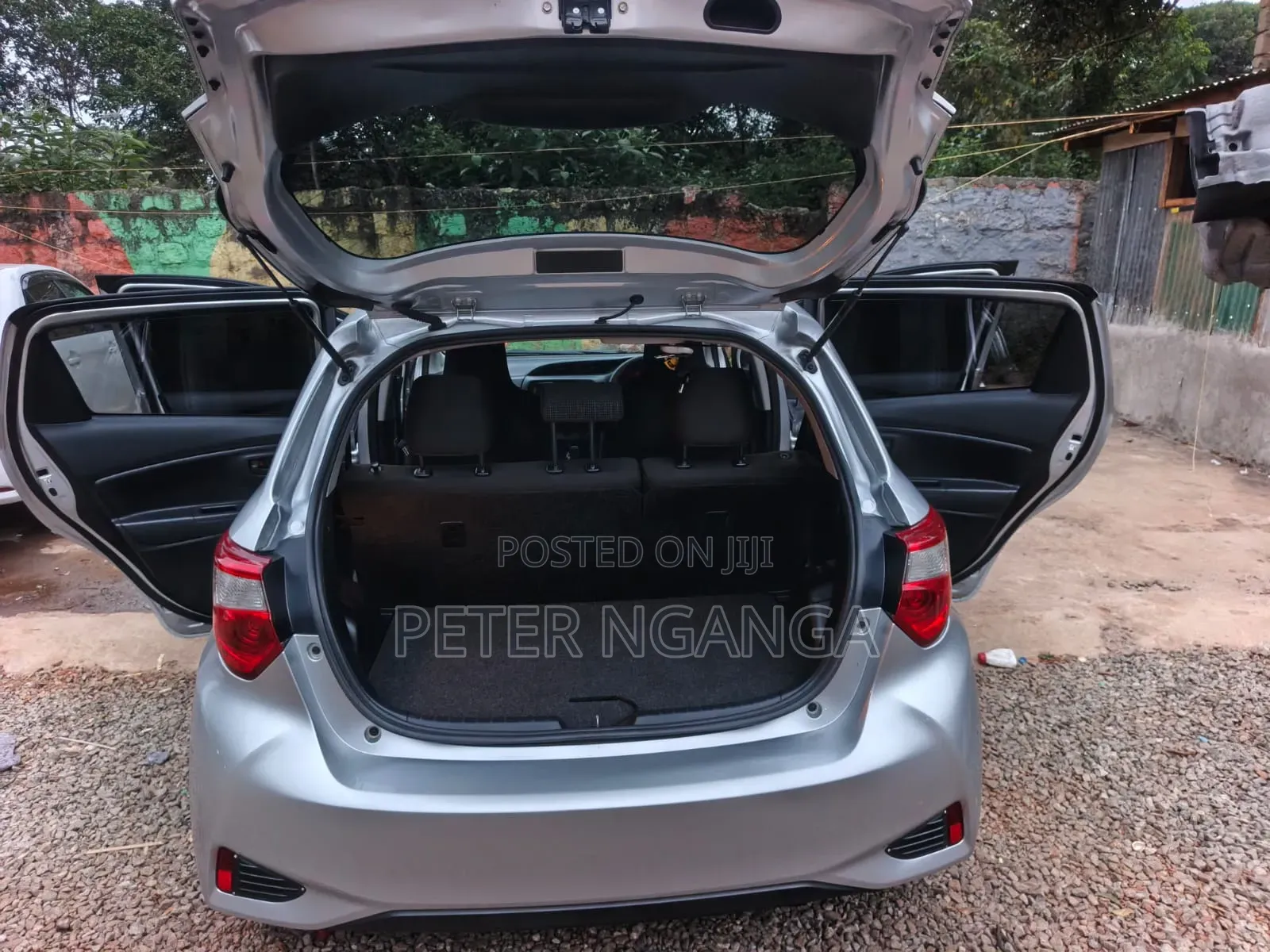 Toyota Vitz 2018 Silver