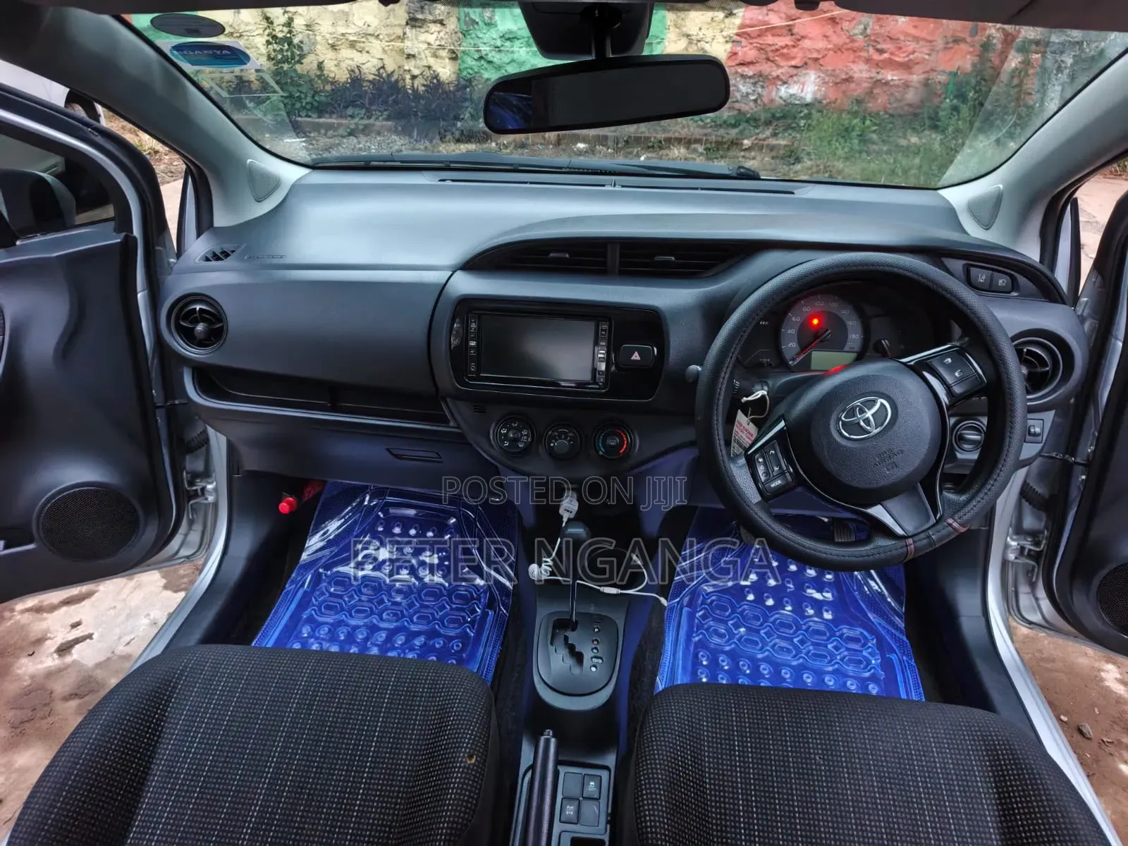 Toyota Vitz 2018 Silver