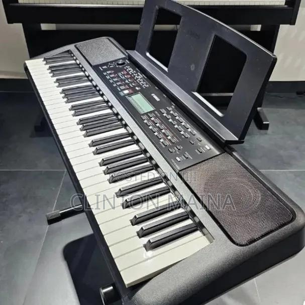PSR E383 Keyboard - main view