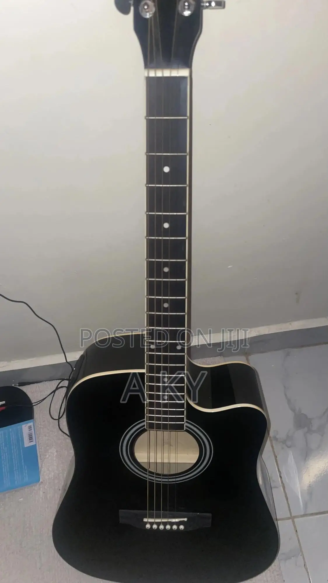 Caravan (Hs-4111 Eq) Guitar
