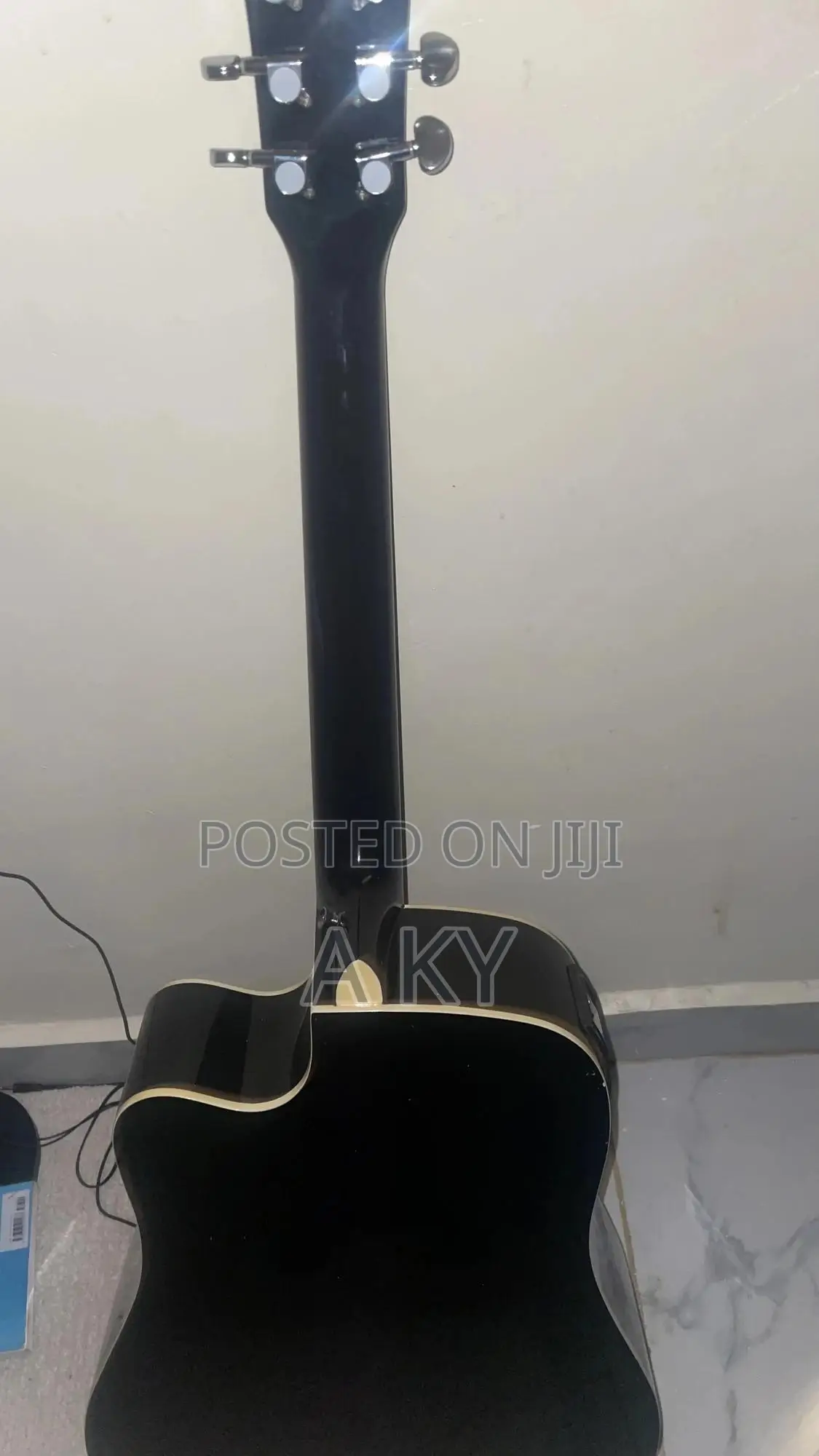 Caravan (Hs-4111 Eq) Guitar