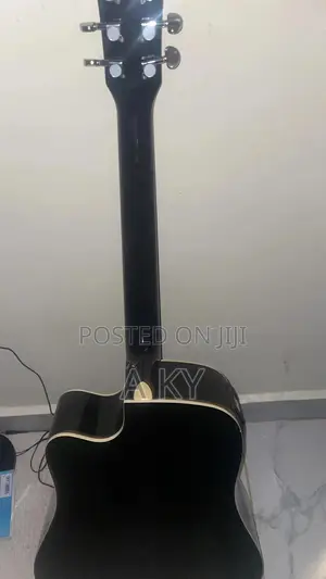 Caravan (Hs-4111 Eq) Guitar