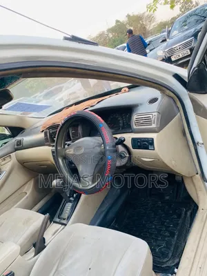 Toyota Corolla 2000 White