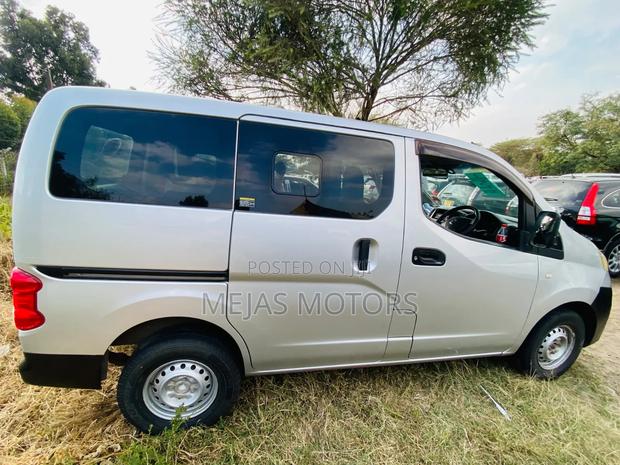 Nissan NV200 2015 Silver - thumbnail 2