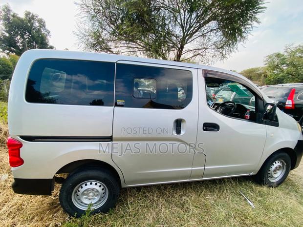Nissan NV200 2015 Silver - thumbnail 3